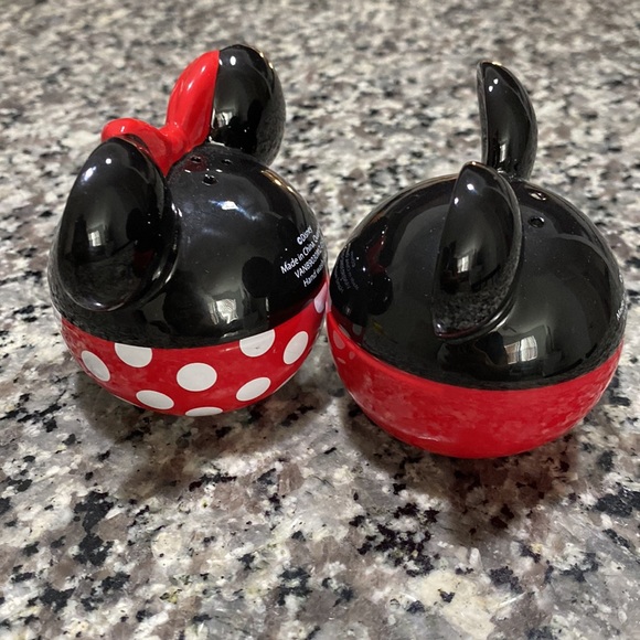 Disney Minnie and Mickey Mouse Salt and Pepper Shakers Ceramic Set Red Black - Picture 5 of 13